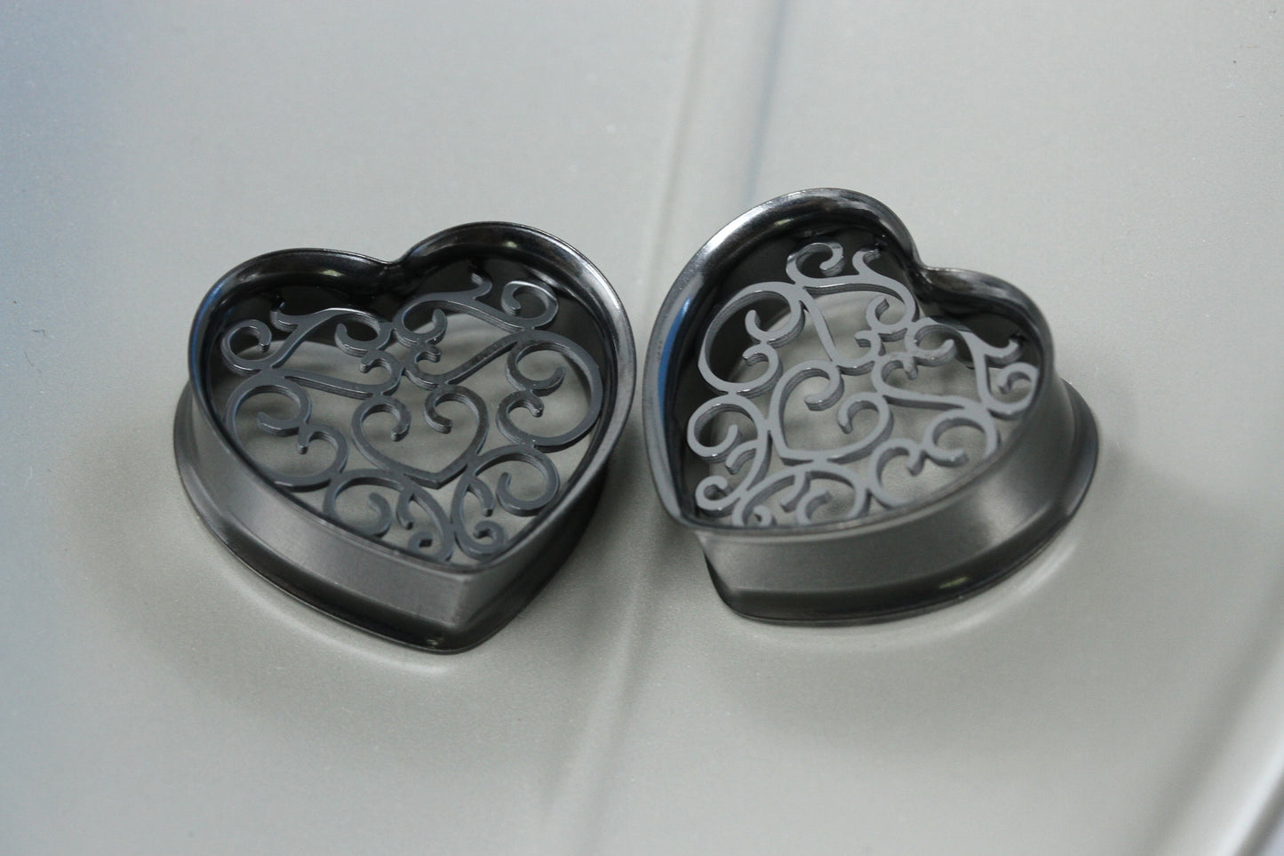 Elegant Black Heart Plugs - Stainless Steel (Pair) - PSS99