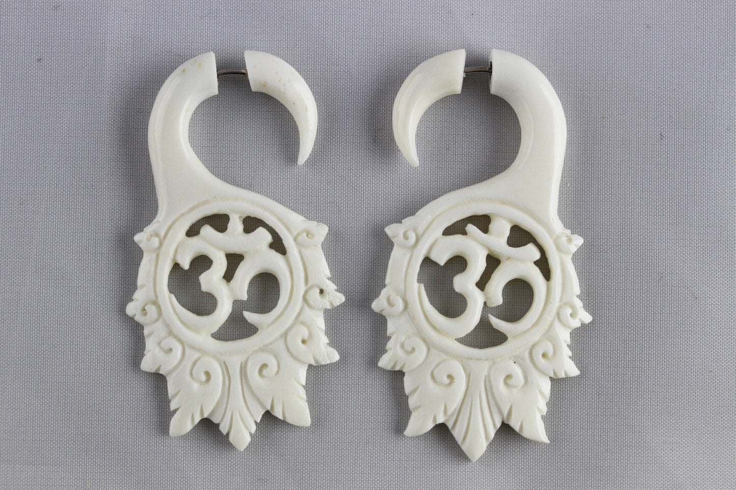 OM Carved Fake Plugs