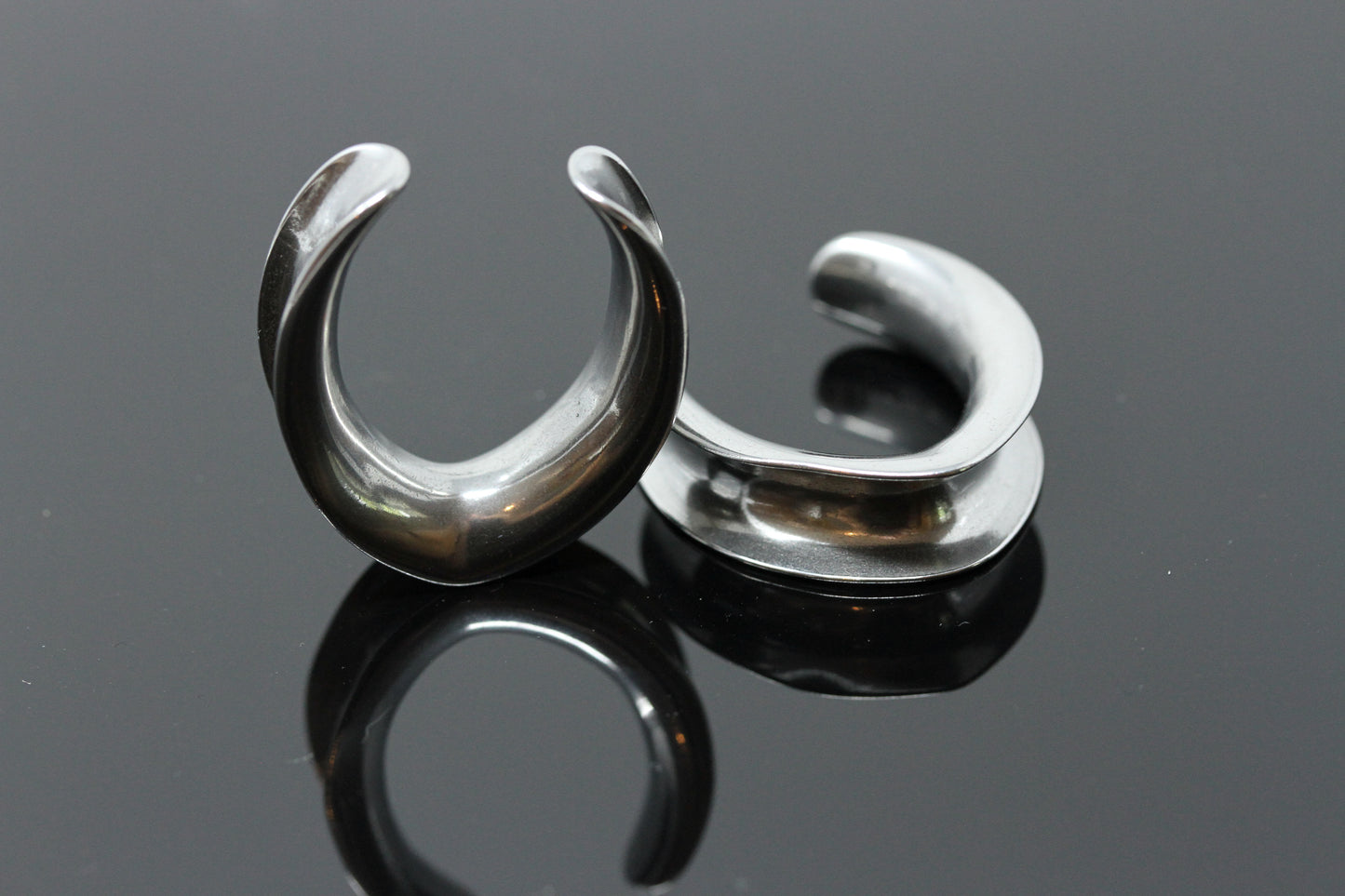Plain saddles