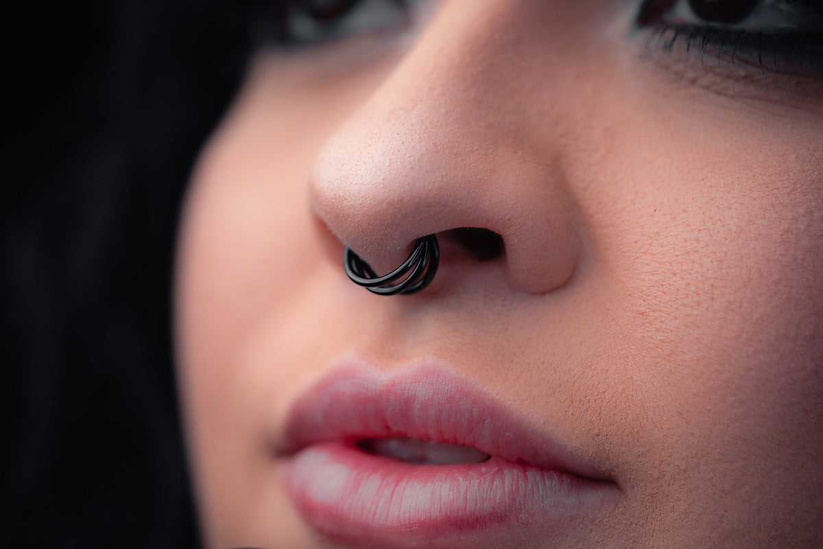 Titanium Triple Septum Clicker Black SPT003 – Two Feather Plugs