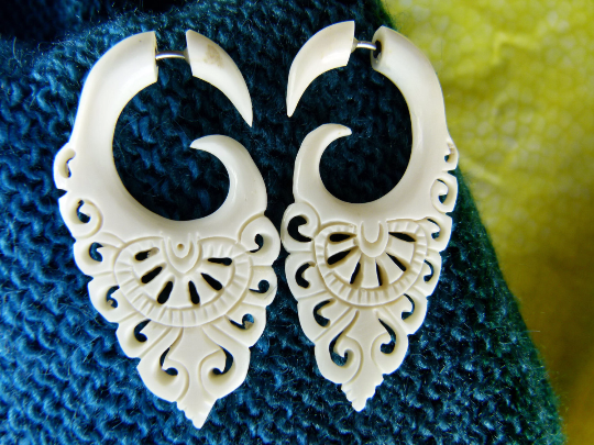 Bone Hanger Plugs - Fake Pair