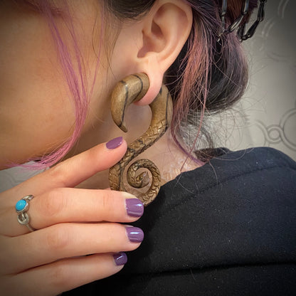 Black Serpent Plug Stretch Hangers (Pair) - F001