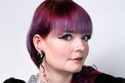 Black Glass Twisting Hanger Plugs (Pair) - G061