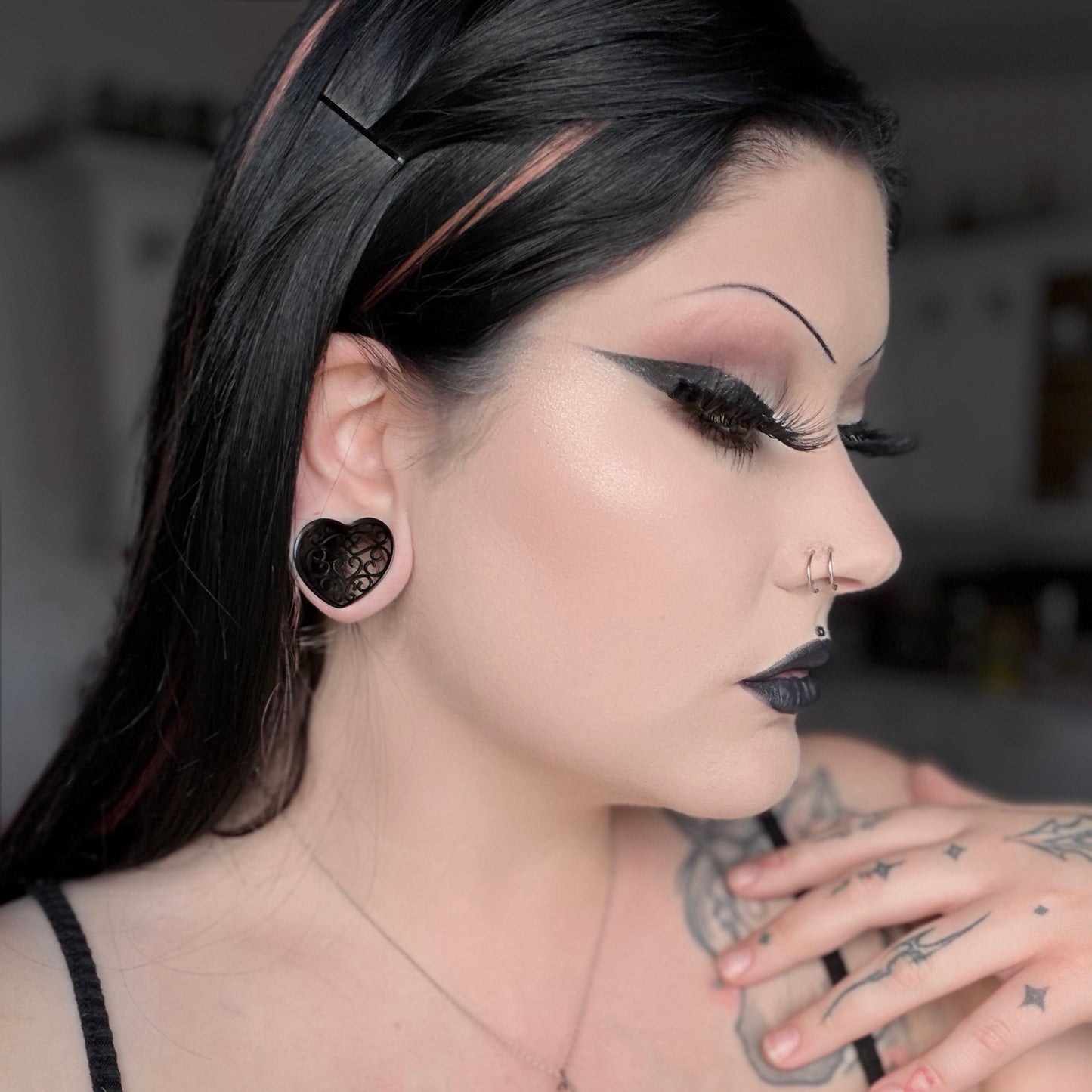 Elegant Black Heart Plugs - Stainless Steel (Pair) - PSS99