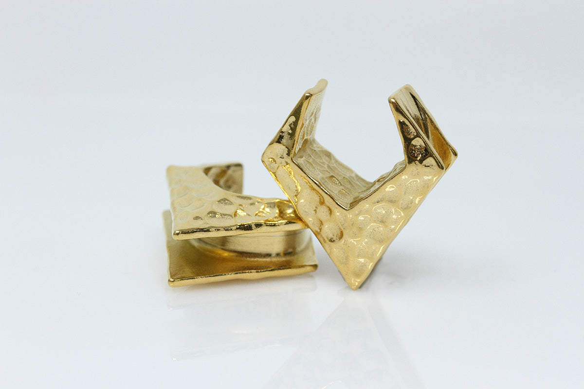 gold ear saddle