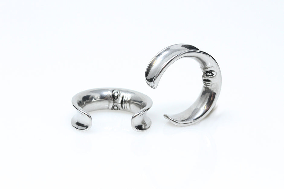 Ear Saddles Stretched Ears Plug Saddles Gauges Two Feather Plugs