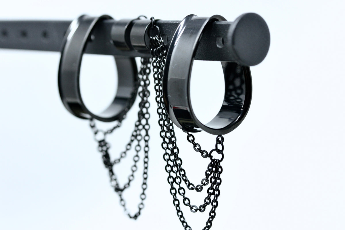 Teardrop Tunnels with cuff clip chain (Pair) - PSS154