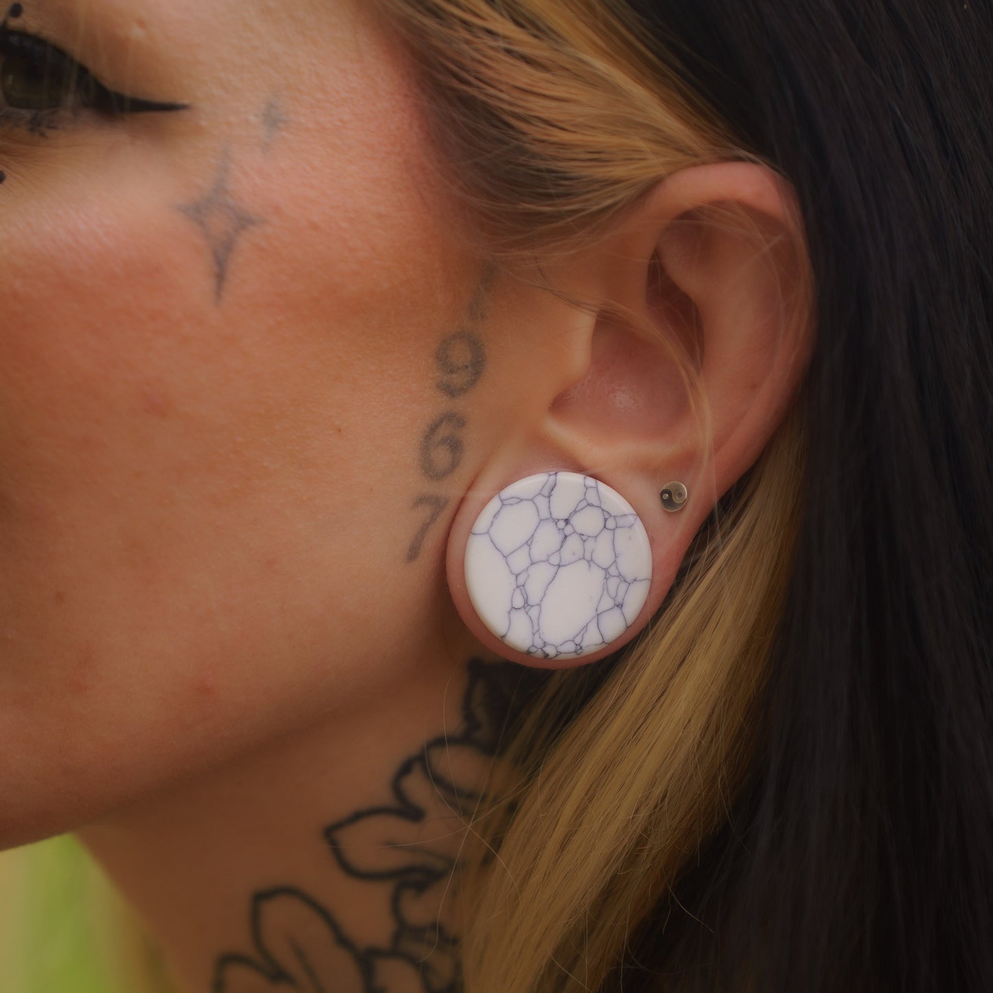 Double Flare Howlite Plugs for stretched ears (Pair) - PH112