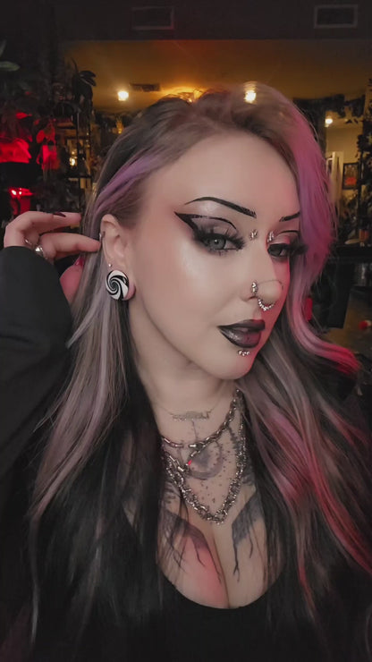 Beetlejuice  Pinwheel Glass Plugs (Pair) - G065