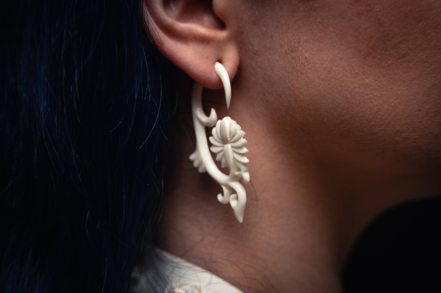 White Lotus Hangers for Stretched Ears (Pair) - C031