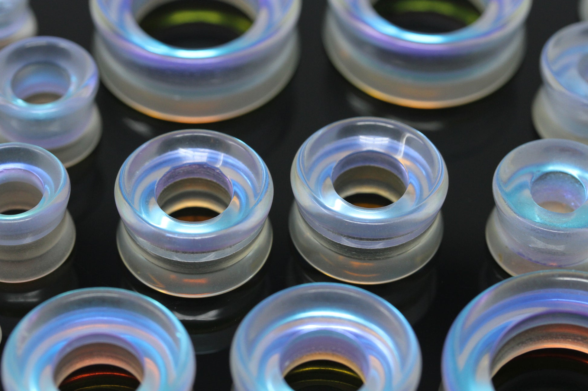 Holographic tunnel plugs