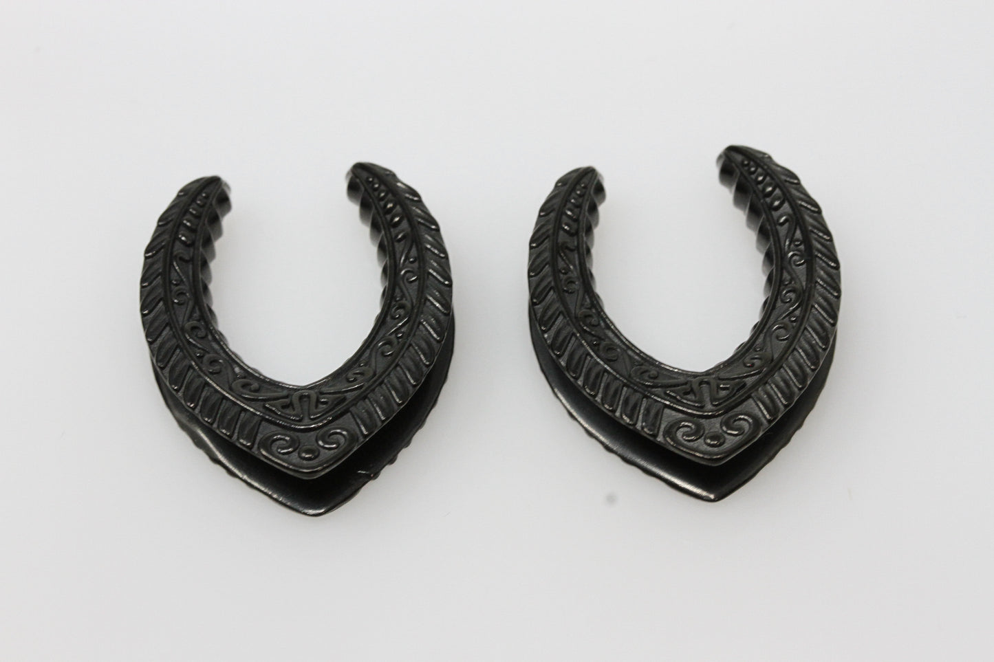 Black stainless steel stargate saddle plugs