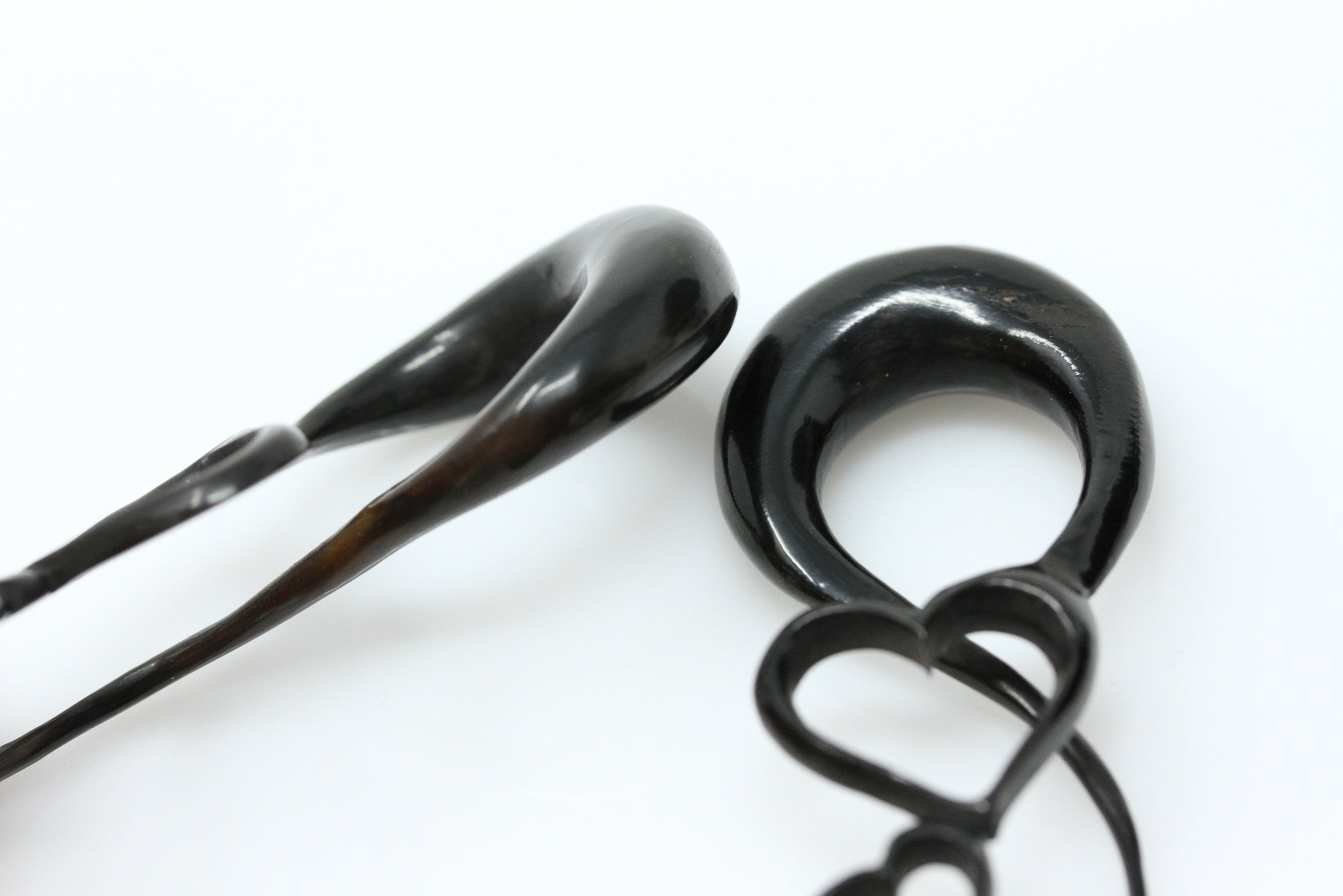 Heart Twisting Hanging Plugs (Pair) B051 Two Feather Plugs