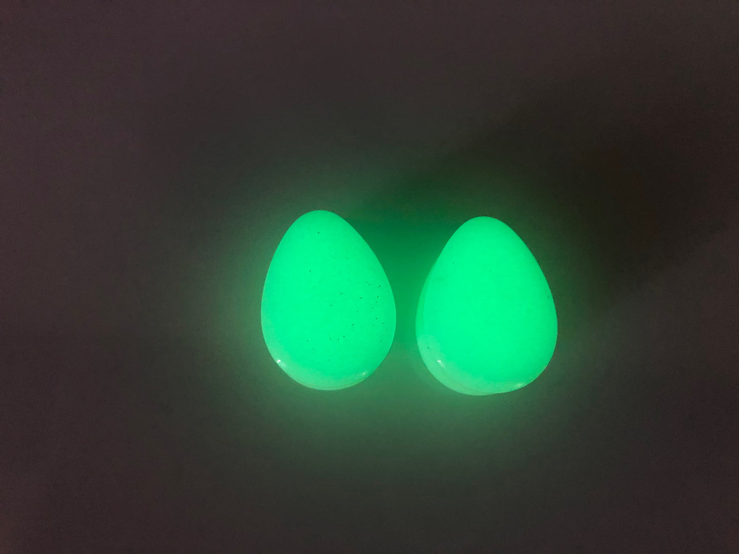 Glow in the dark teardrop shaped plugs- Pair 1