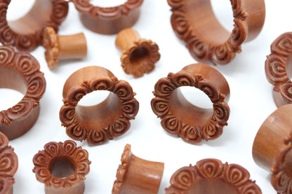 Round Floret Carved Tunnel Plugs