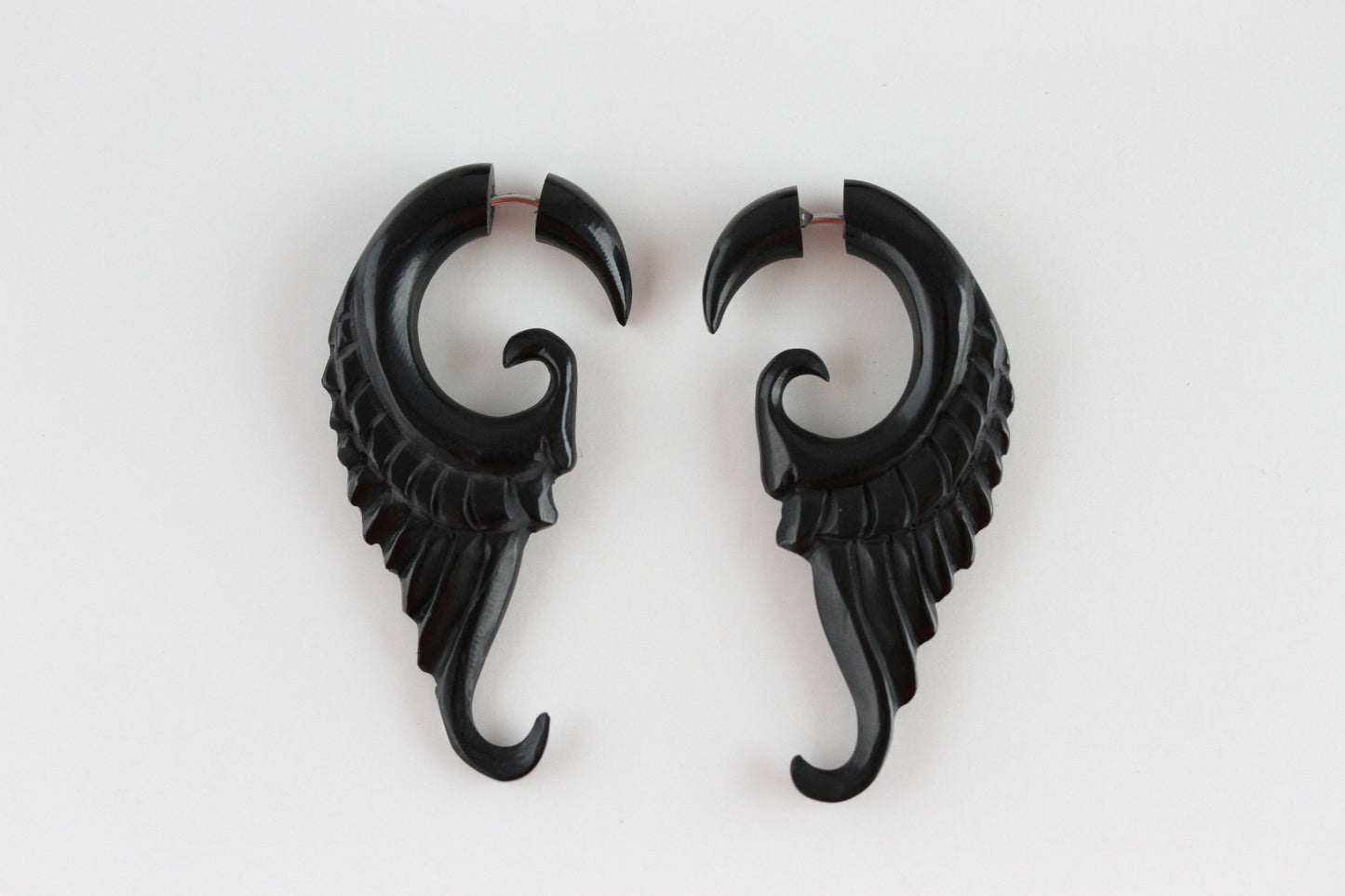 Black Horn Feather Gauged Ear Plugs (Pair) - B029