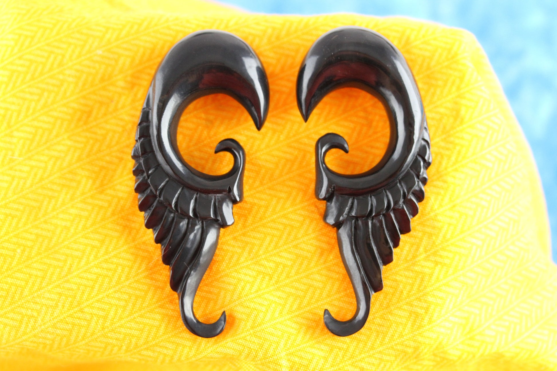 Black Horn Feather Gauged Ear Plugs