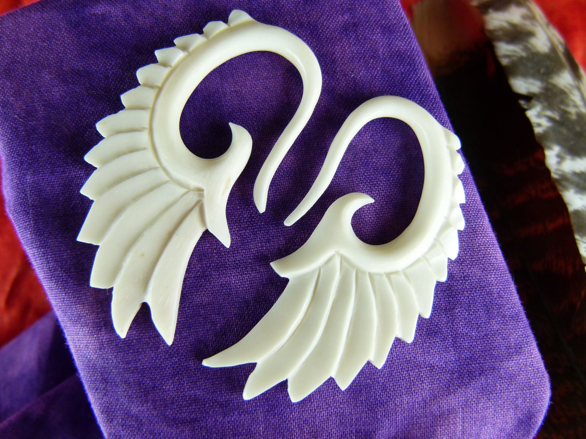 White Wings Stretch Plugs