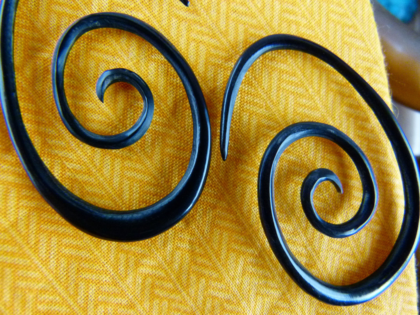Horn Spiral Hanger Plugs - Detail