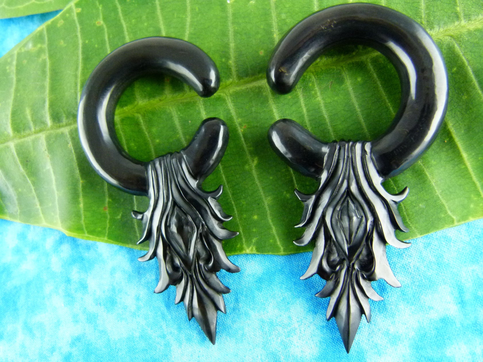 Horn Stretched Plugs Black Hangers made from Horn (Pair) B033 Two