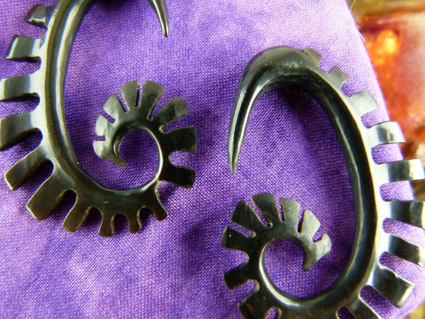 Horn Steampunk Hanger Plugs - Detail